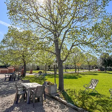 Dom wakacyjny 1 Bedroom Beautiful In